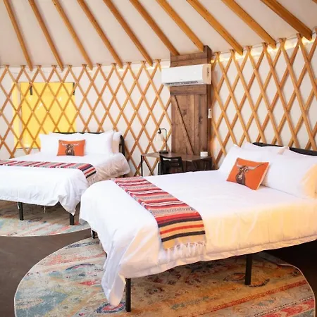 Hotel Johnny Yurts - The Lone Star